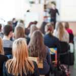 Vårljus i klassrummen kan ge eleverna bättre betyg